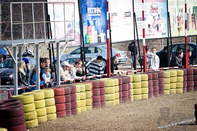 Sezon wyścigów rozpoczety - zdjęcia
