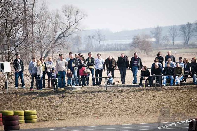 Sezon wyścigów rozpoczety - zdjęcia