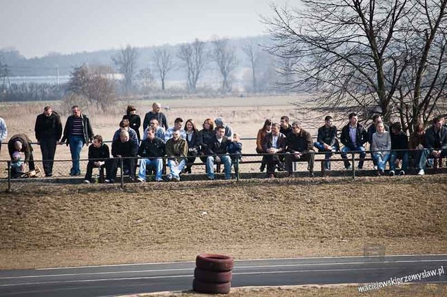 Sezon wyścigów rozpoczety - zdjęcia
