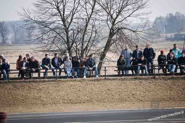 Sezon wyścigów rozpoczety - zdjęcia