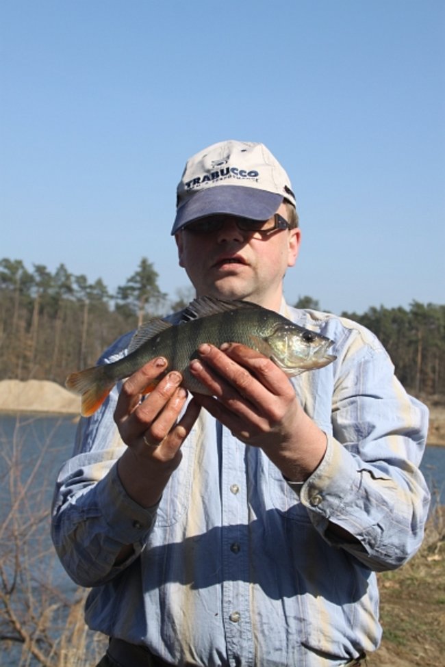 Wyciągali ryby tyczkami - zdjęcia