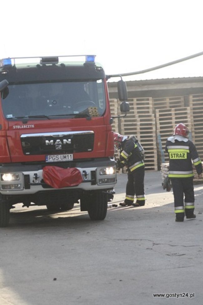 Pożar tartaku w Kunowie - zdjęcia