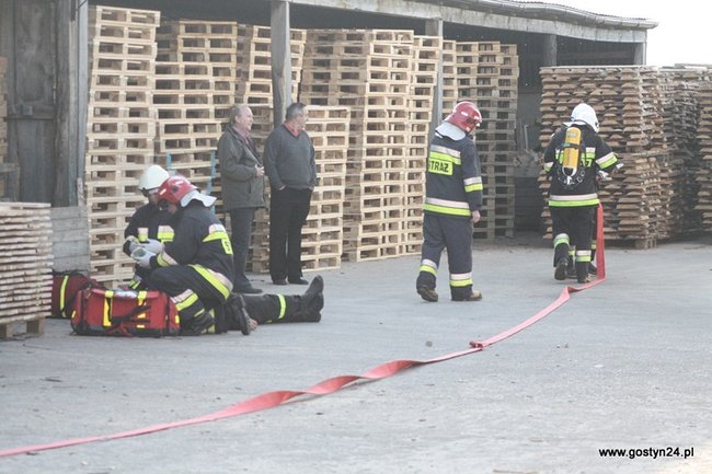 Pożar tartaku w Kunowie - zdjęcia