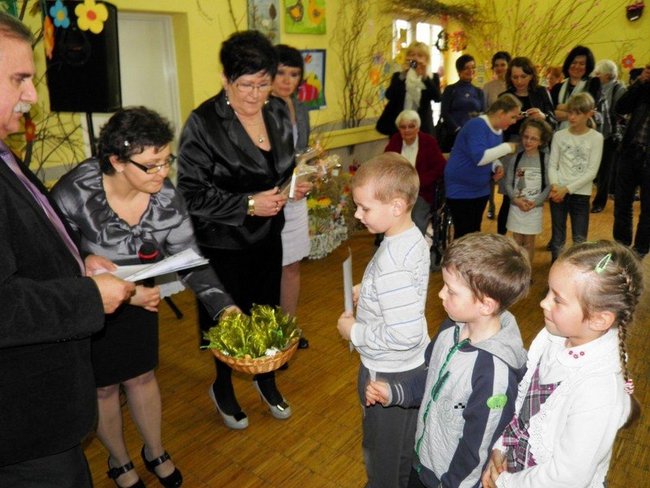Wystawa z gigantycznym kurczakiem - zdjęcia