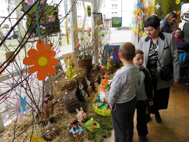 Wystawa z gigantycznym kurczakiem - zdjęcia