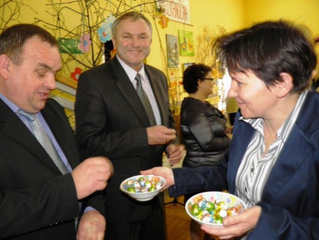 Wystawa z gigantycznym kurczakiem - zdjęcia