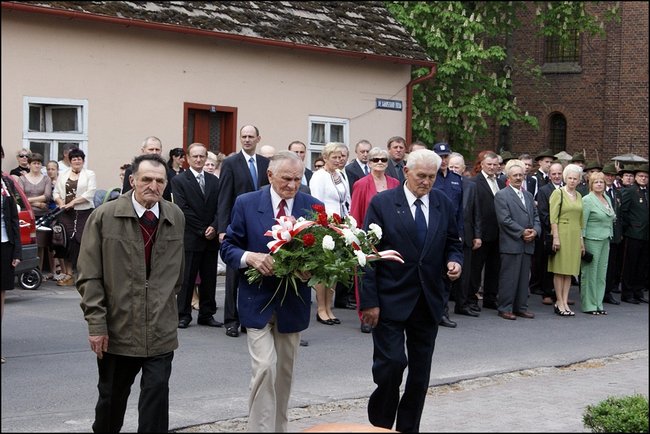 Uczcili pamięć bohaterów  - zdjęcia