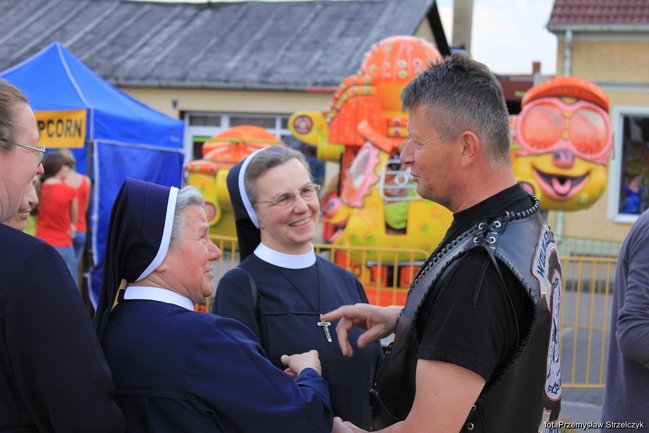 Majówka przy fontannie - zdjęcia