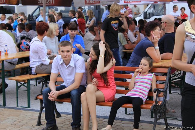 Majówka przy fontannie - zdjęcia