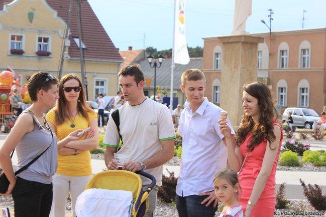 Majówka przy fontannie - zdjęcia