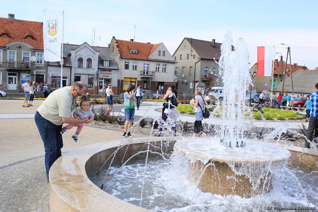 Majówka przy fontannie - zdjęcia