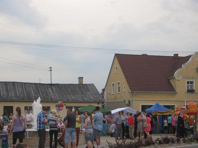 Majówka przy fontannie - zdjęcia