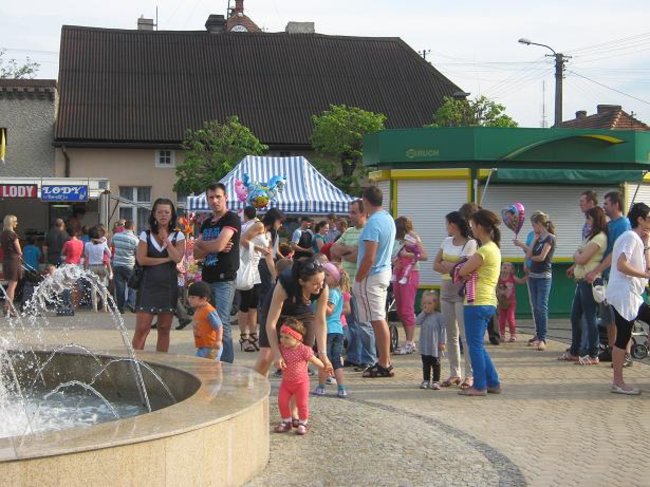 Majówka przy fontannie - zdjęcia