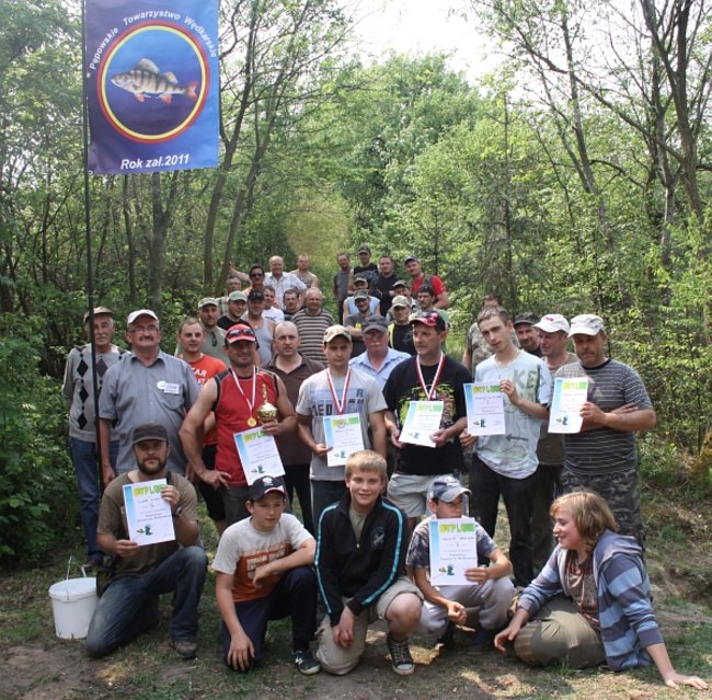 Raczyli się wędzonymi rybami - zdjęcia