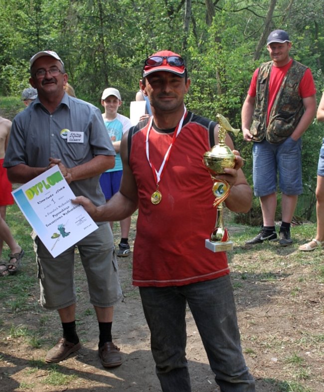 Raczyli się wędzonymi rybami - zdjęcia