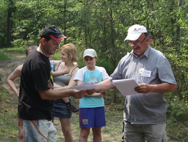 Raczyli się wędzonymi rybami - zdjęcia
