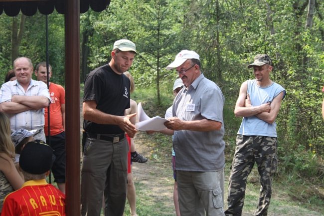 Raczyli się wędzonymi rybami - zdjęcia