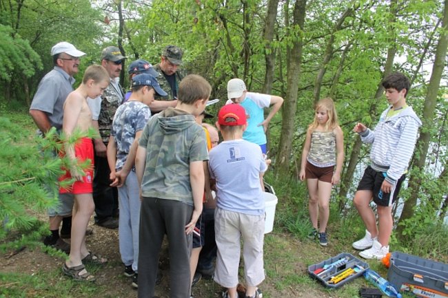 Raczyli się wędzonymi rybami - zdjęcia