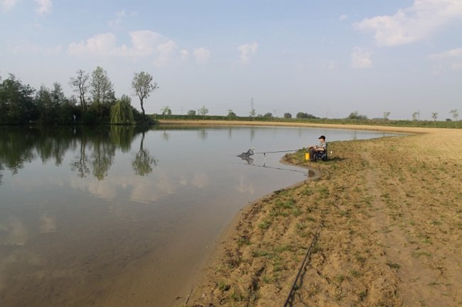 Raczyli się wędzonymi rybami - zdjęcia