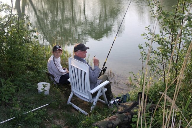 Raczyli się wędzonymi rybami - zdjęcia