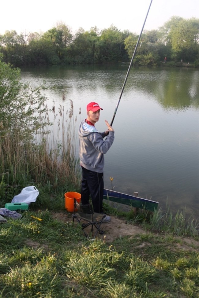 Raczyli się wędzonymi rybami - zdjęcia