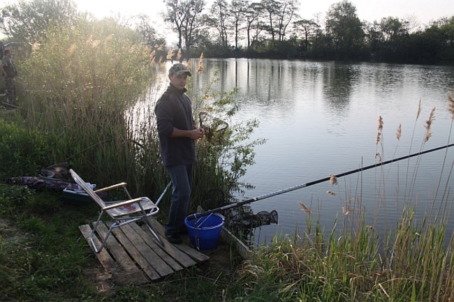 Raczyli się wędzonymi rybami - zdjęcia