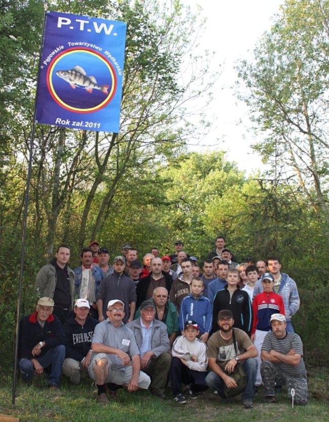 Raczyli się wędzonymi rybami - zdjęcia