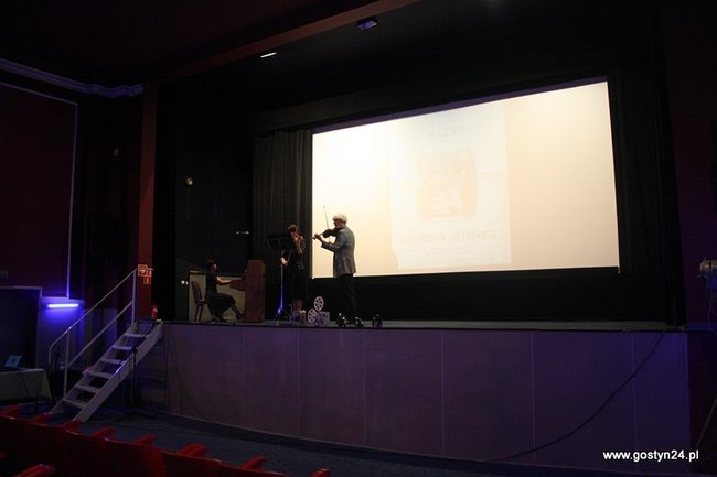 Zgromadzili 15 tys. fotografii - zdjęcia