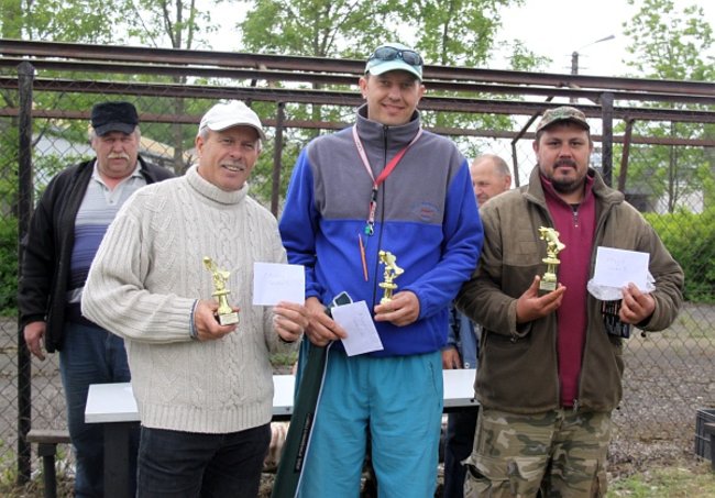 Czekali na złote karasie - zdjęcia