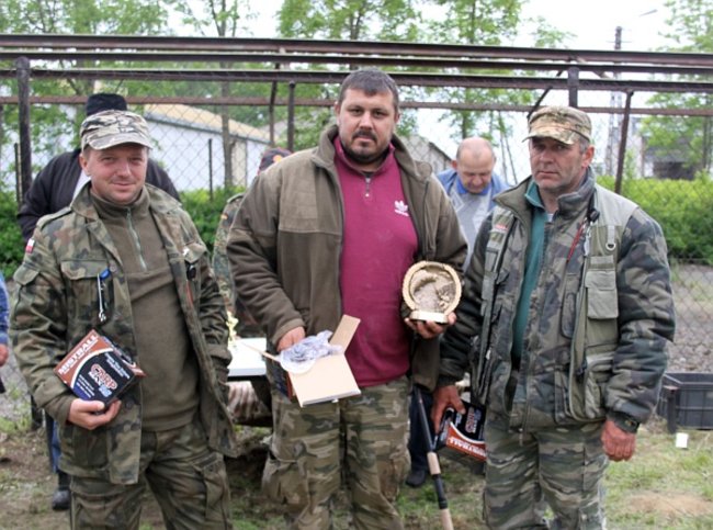 Czekali na złote karasie - zdjęcia