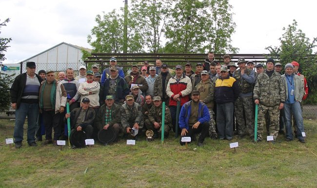 Czekali na złote karasie - zdjęcia