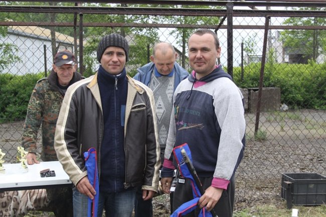 Czekali na złote karasie - zdjęcia