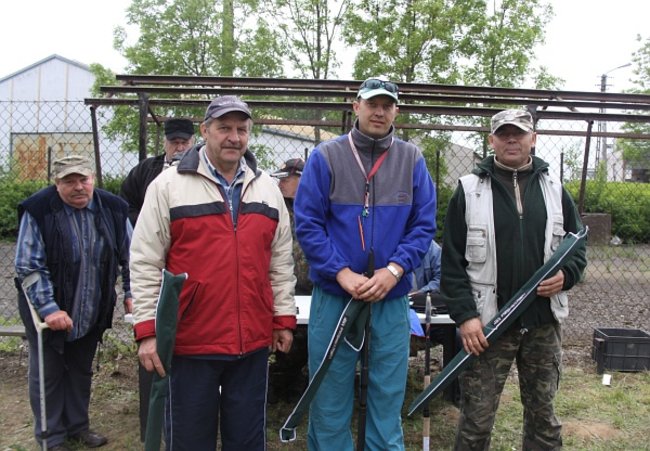 Czekali na złote karasie - zdjęcia