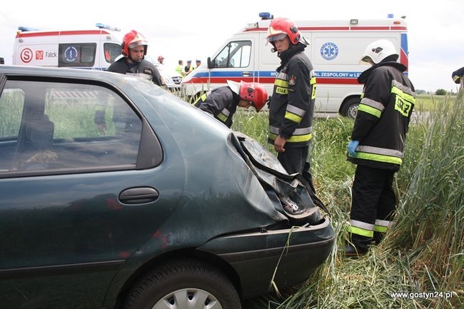 Wypadek na granicy powiatów - zdjęcia