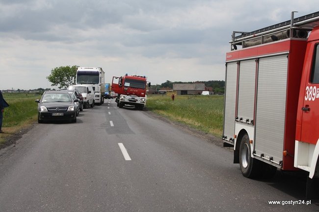 Wypadek na granicy powiatów - zdjęcia