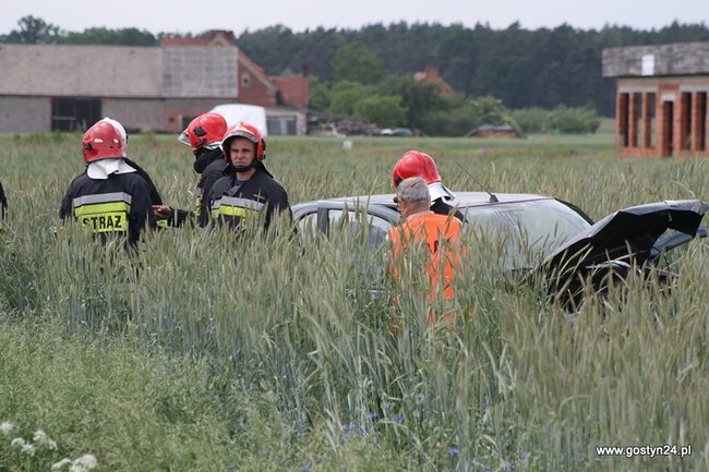 Wypadek na granicy powiatów - zdjęcia