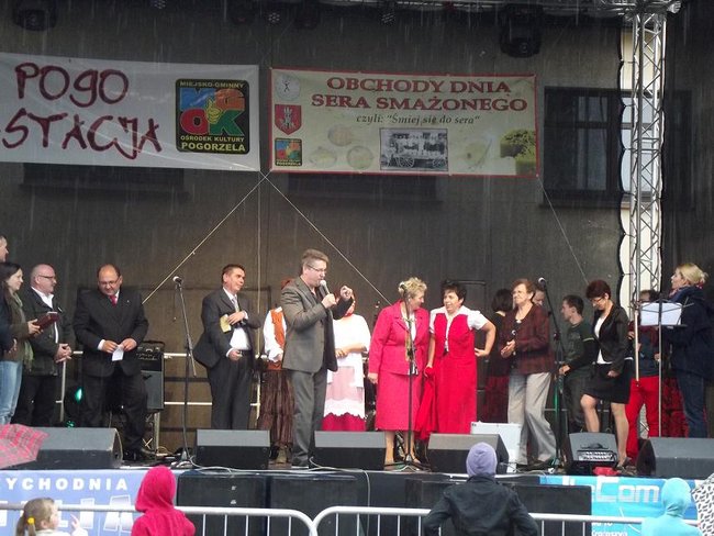Zajadali się smażonym serem - zdjęcia