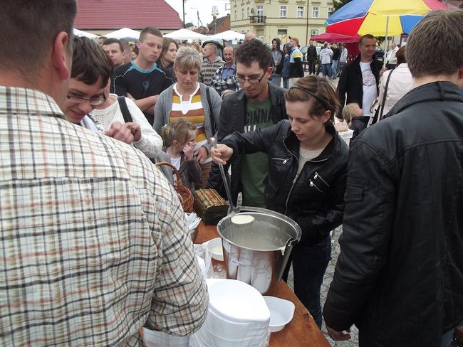 Zajadali się smażonym serem - zdjęcia