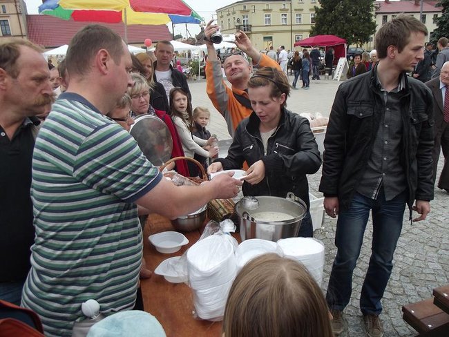 Zajadali się smażonym serem - zdjęcia
