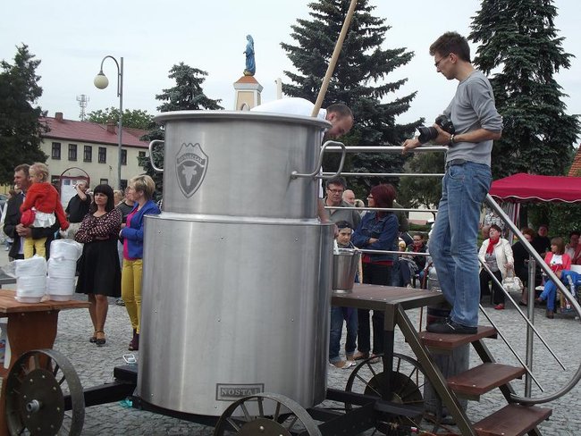Zajadali się smażonym serem - zdjęcia