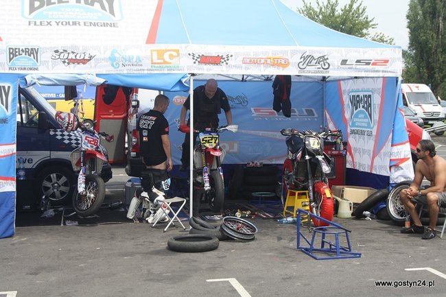 Widowiskowe Supermoto - zdjęcia