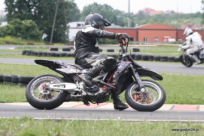 Widowiskowe Supermoto - zdjęcia