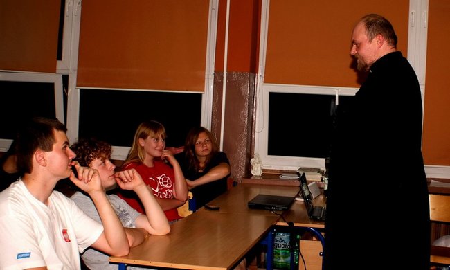 Co gimnazjalista robi w nocy? - zdjęcia