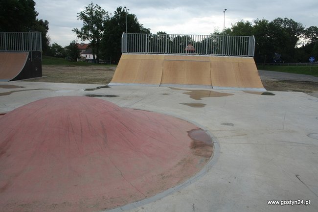 Nie taki skatepark straszny... -  zdjęcia