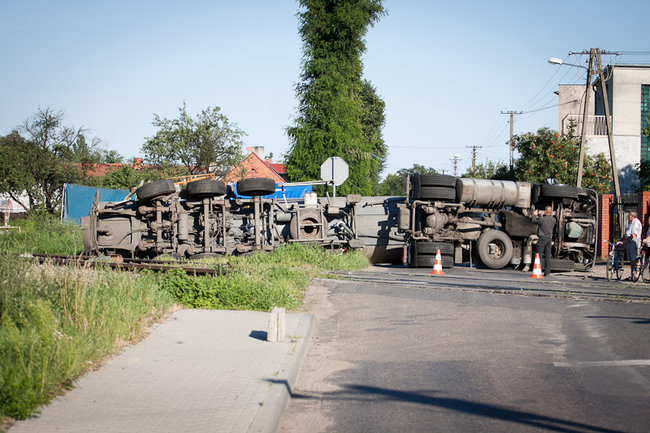 Szynobus najechał na ciężarówkę - zdjęcia