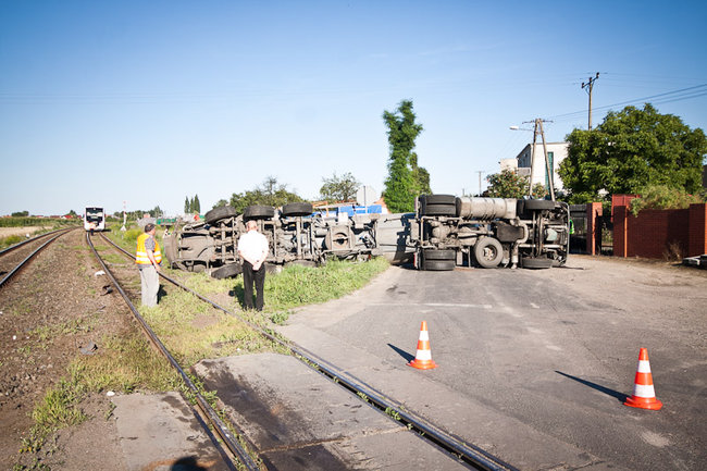 Szynobus najechał na ciężarówkę - zdjęcia