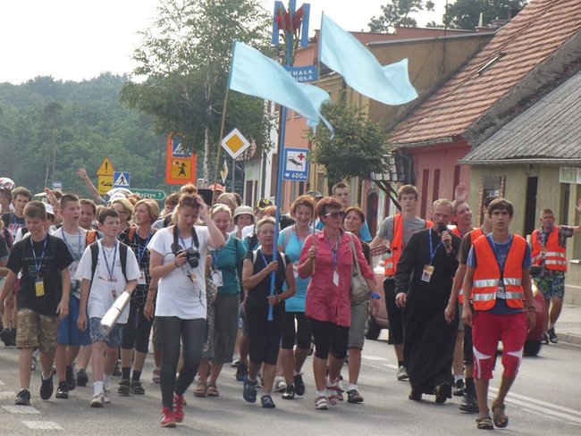 Piaskowianie ugościli pątników - zdjęcia