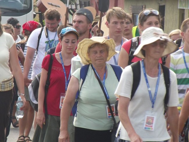 Piaskowianie ugościli pątników - zdjęcia