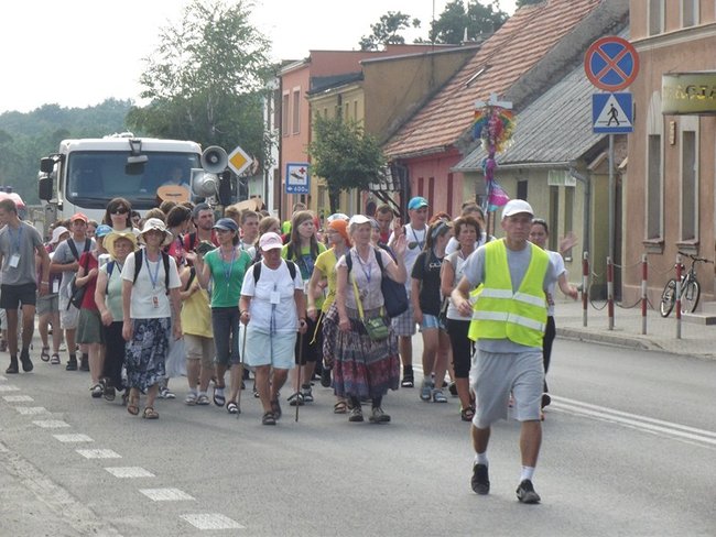 Piaskowianie ugościli pątników - zdjęcia