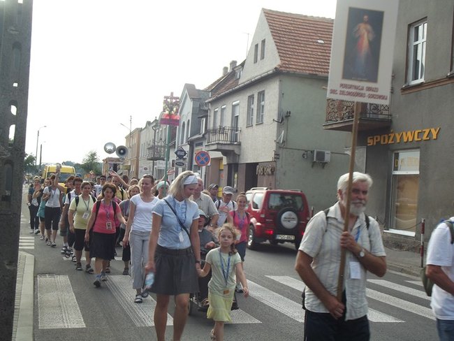 Piaskowianie ugościli pątników - zdjęcia